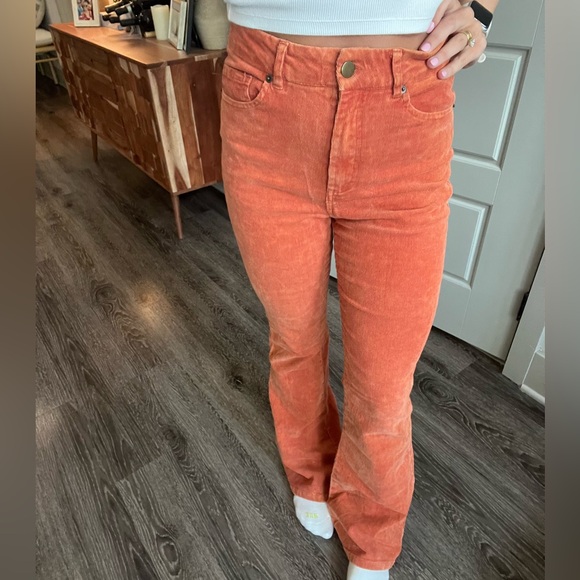 Corduroy Burnt Orange Flare Plant in Small (26” waist) - Picture 6 of 8